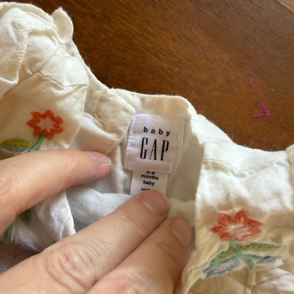 GAP‎ White Dress with Floral Embroidery